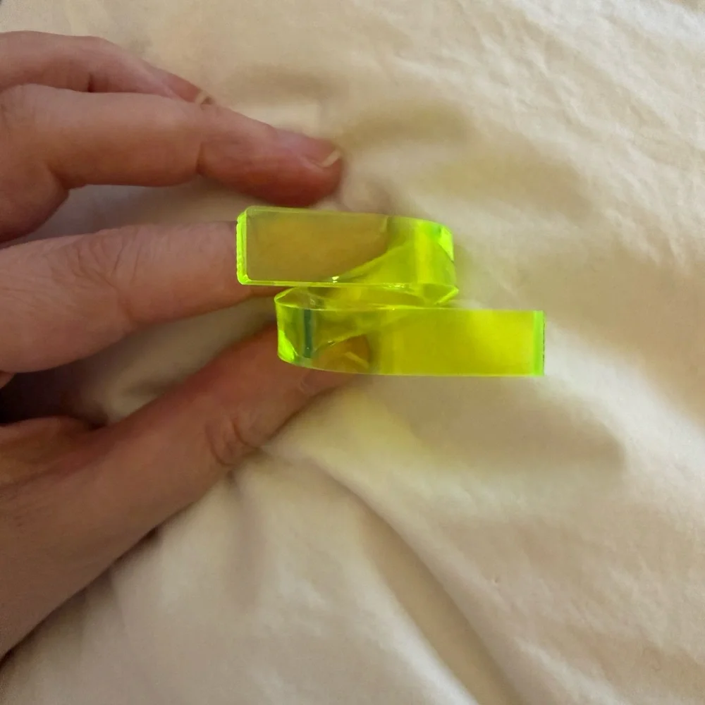 CHOFA Miami Thermas Acrylic Ring – Neon Lime Sculptural Statement Ring Size 7 - Picture 6 of 6